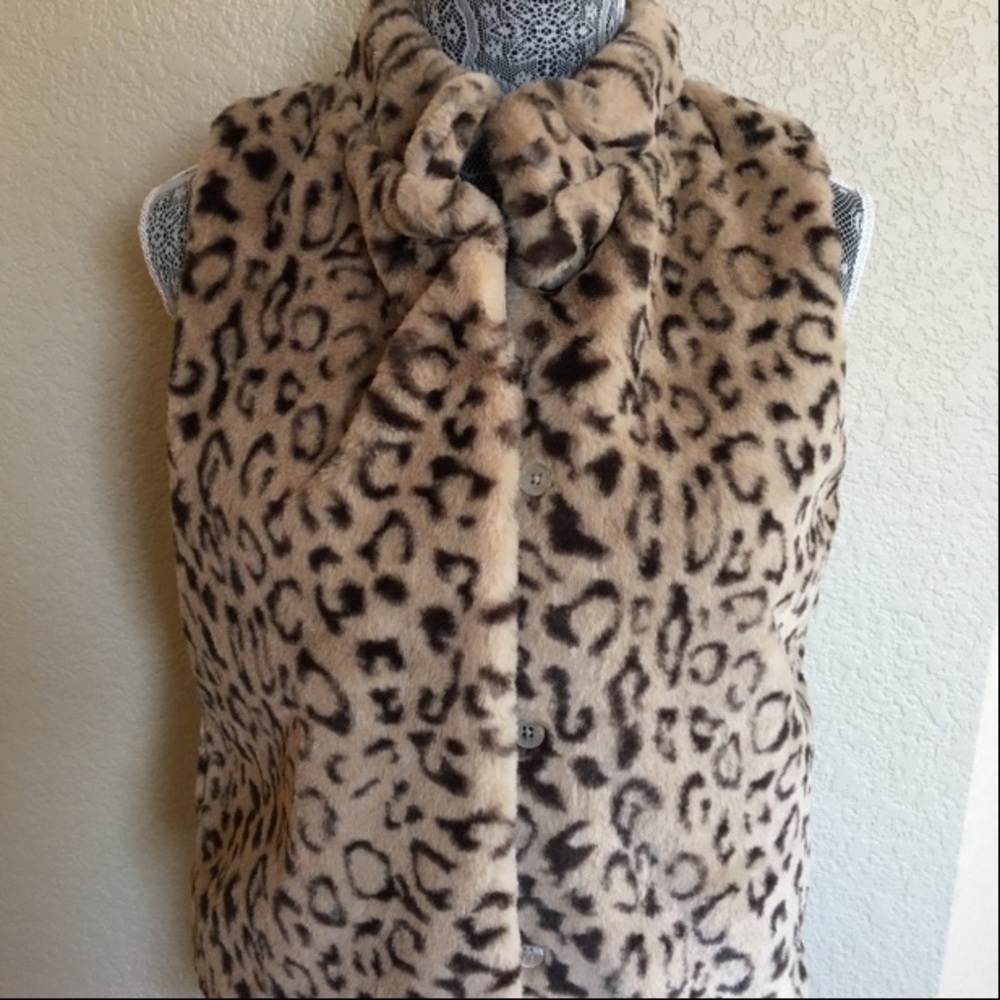 🆕 Faux fur Leopard vest from Macy’s